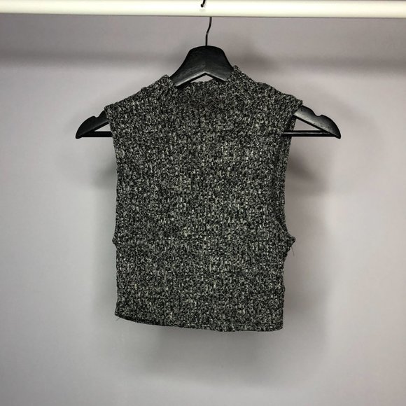 Crop top - Picture 2 of 3